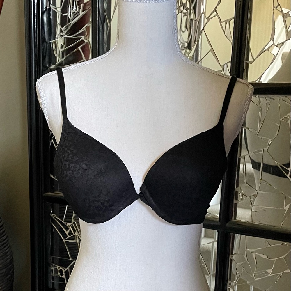 Woman’s Pink Victoria Secret Lacy Bra 36B Black